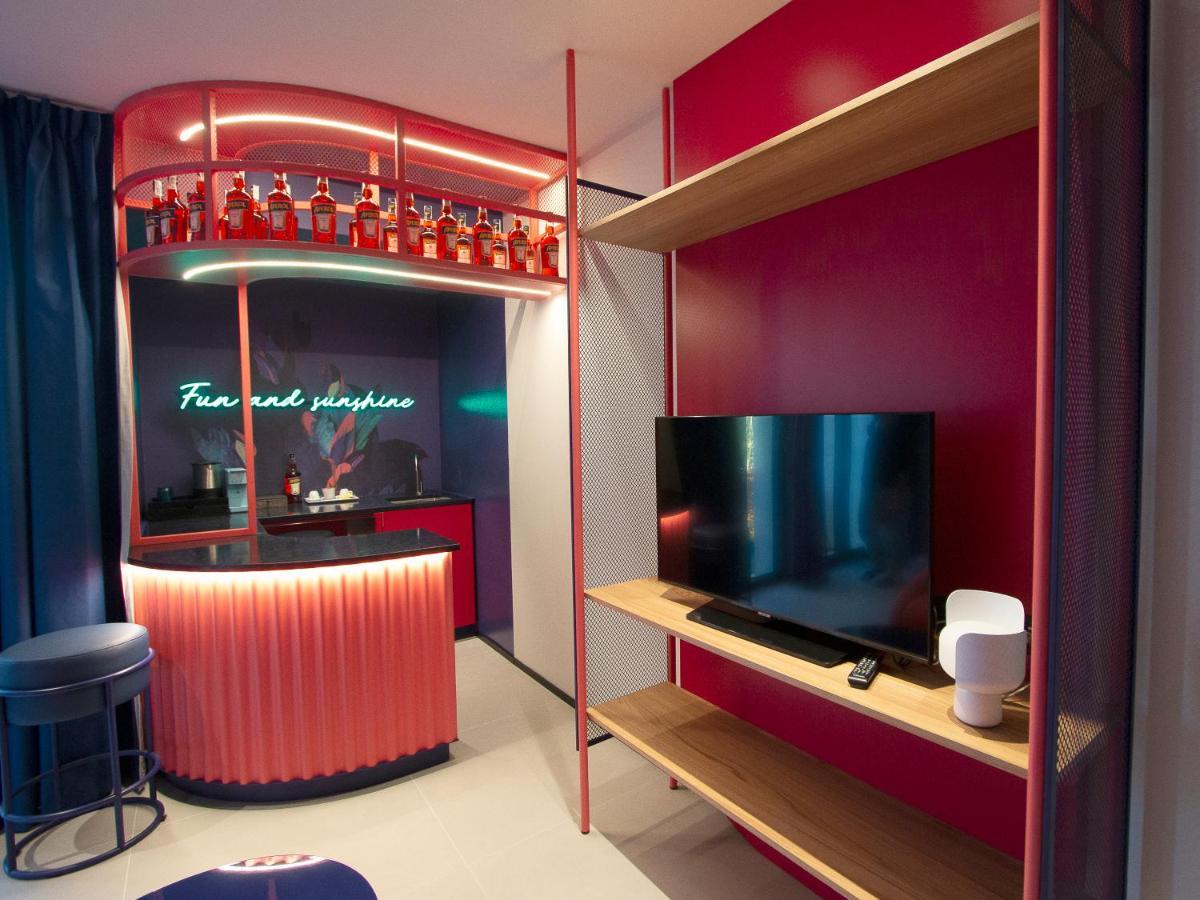 Demo Hotel Design Emotion Ріміні Екстер'єр фото