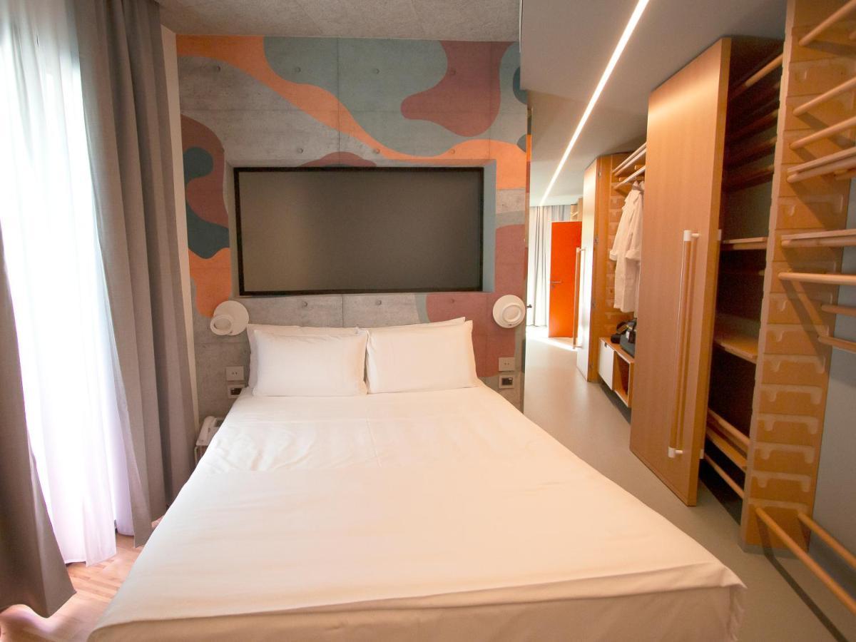 Demo Hotel Design Emotion Ріміні Екстер'єр фото