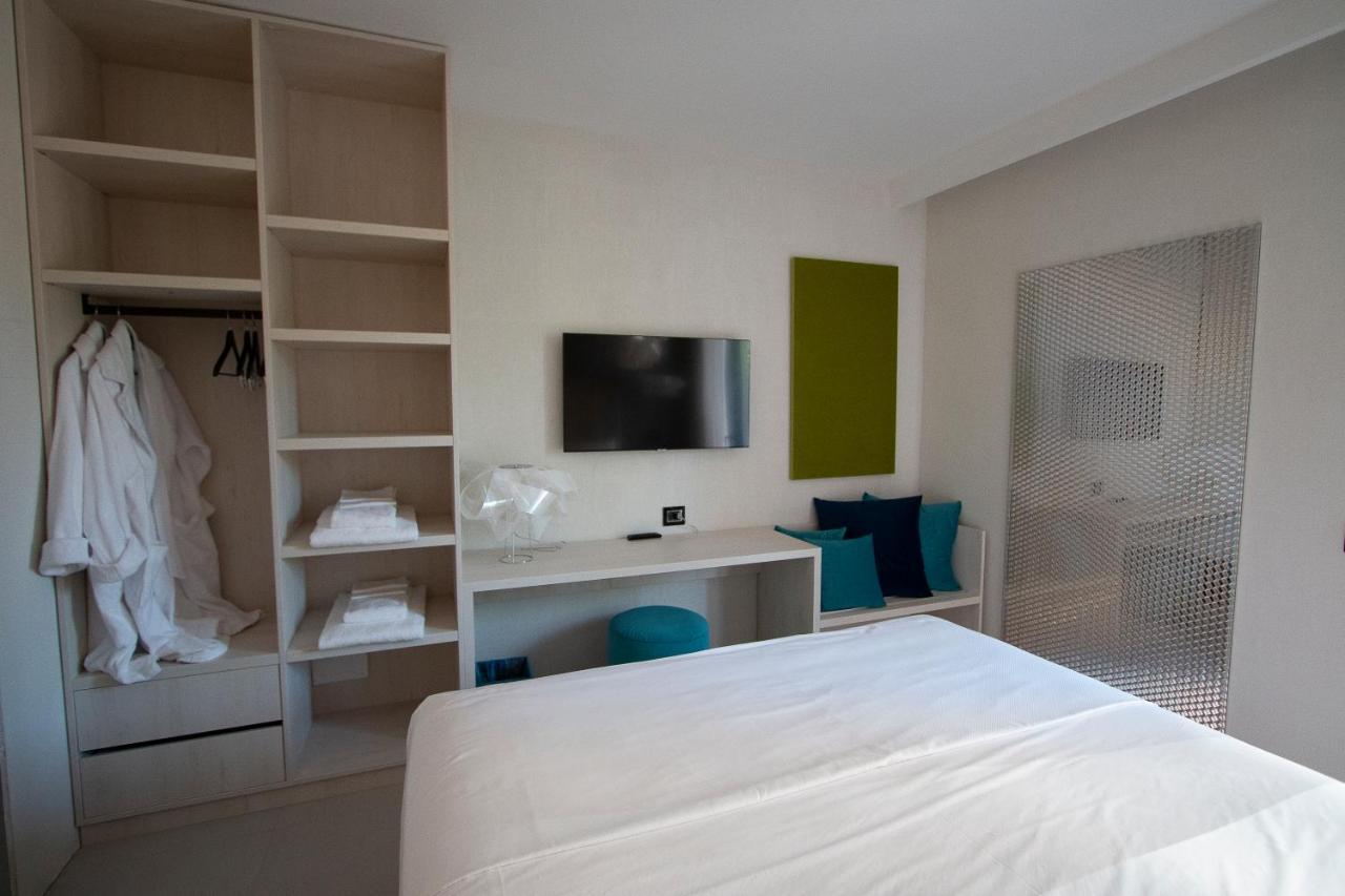 Demo Hotel Design Emotion Ріміні Екстер'єр фото